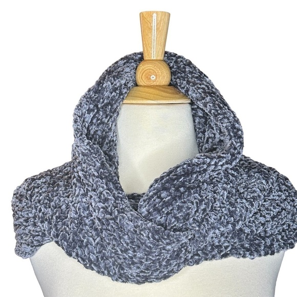 American Eagle Icy Blue Grey Chenille Snood Infinity Scarf - Picture 1 of 2